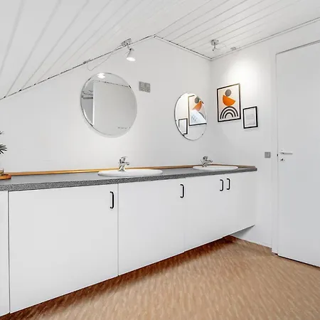 펜션 Stunning In Glesborg With Indoor Swimming Pool Fjellerup Strand